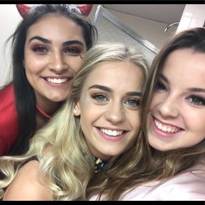 Meet your Posher, Caitlin